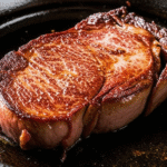 Reação de Maillard em bife sendo selado na frigideira.